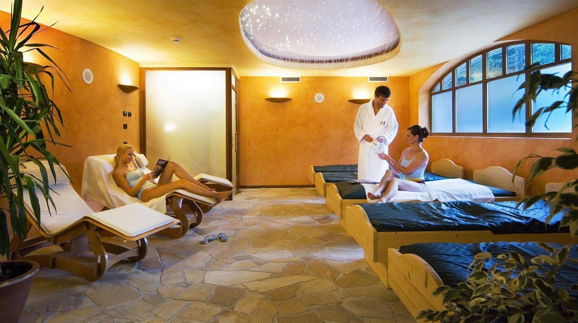 Carlo Magno Hotel Spa Resort 마돈나 디 캄필리오 외부 사진